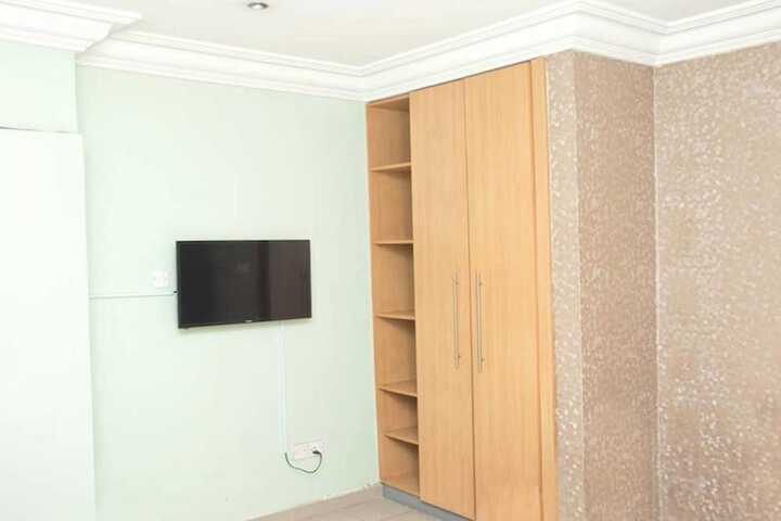 Room 6 of 13