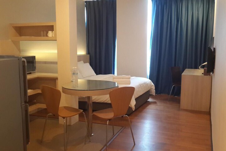 Room 33 of 60