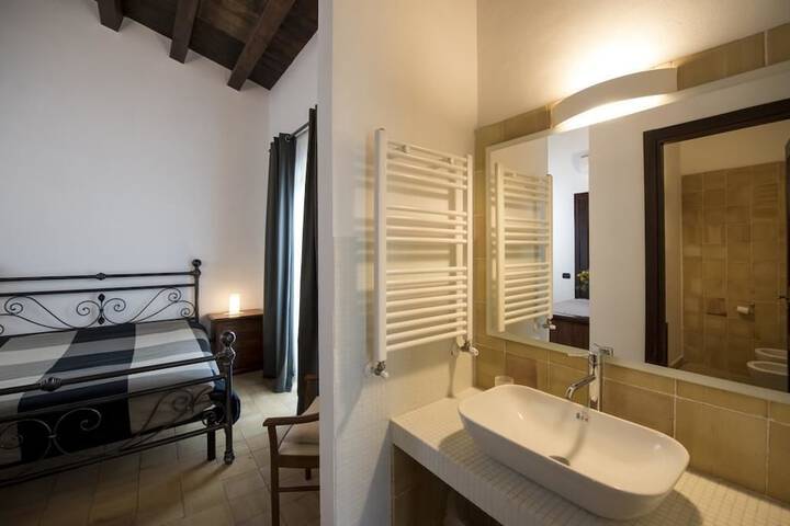 Room 10 of 26