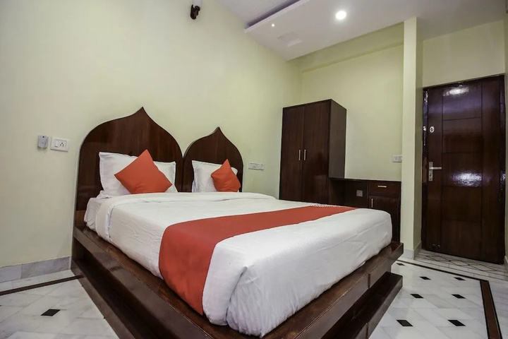 Room 2 of 9