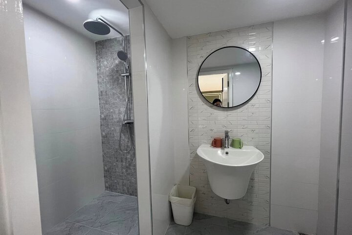 Room 9 of 25