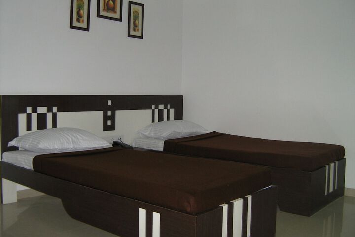 Room 13 of 42