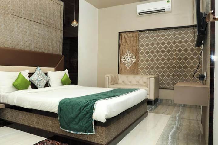 Room 2 of 27