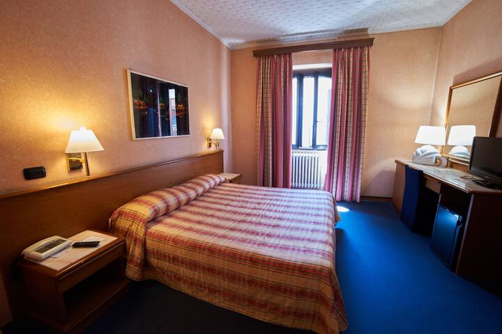 Room 7 of 34