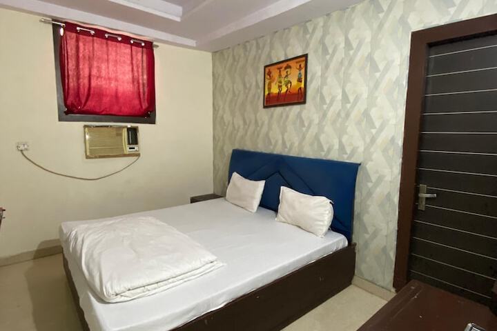 Room 12 of 27