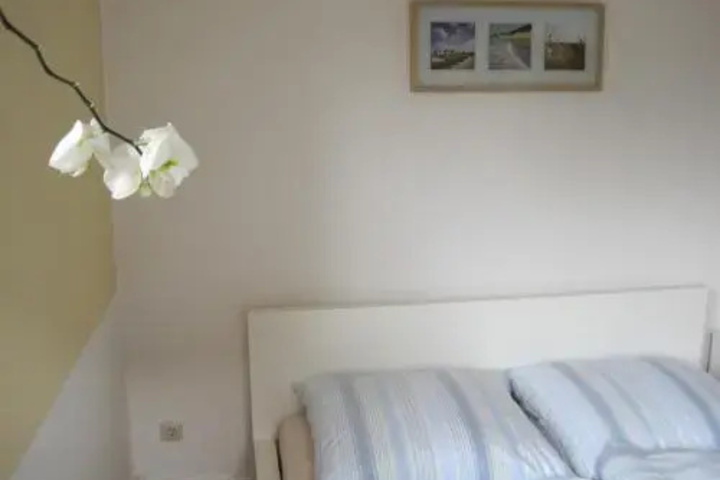 Room 4 of 12