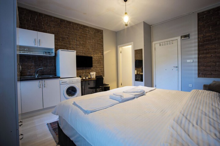 Room 8 of 50