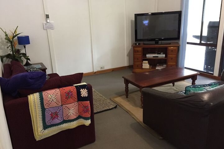 Room 10 of 14