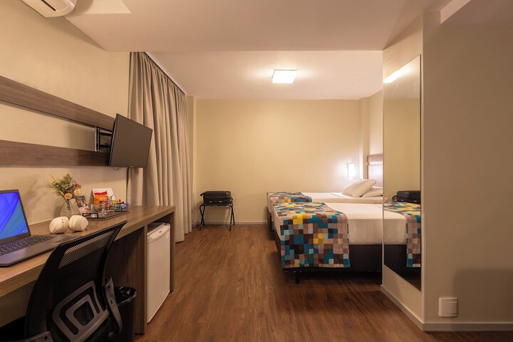 Room 83 of 162