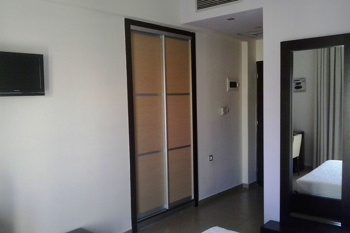 Room 11 of 33