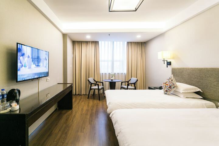 Room 9 of 28