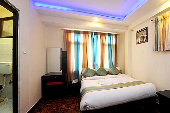 Room 3 of 38