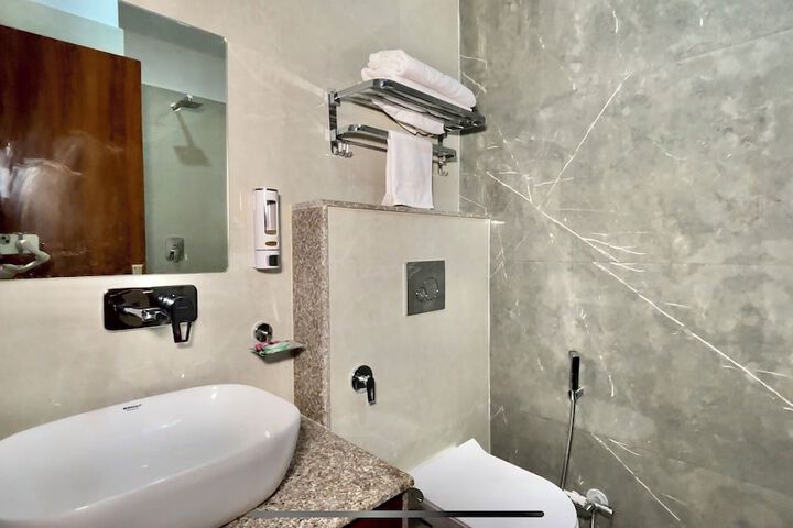 Room 16 of 22