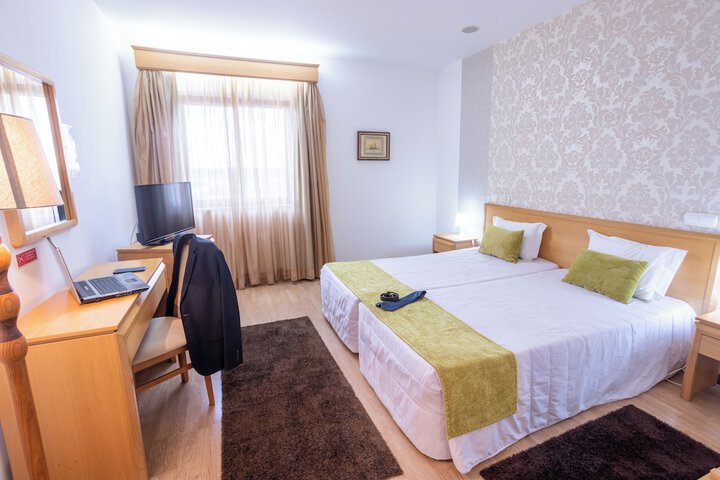 Room 8 of 34