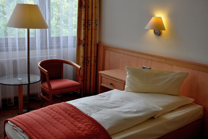 Room 16 of 28