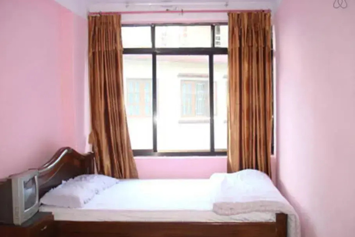 Room 6 of 6