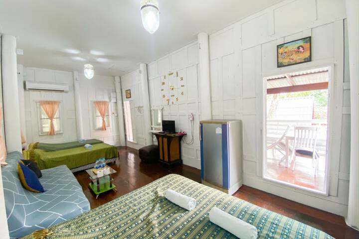 Room 9 of 181