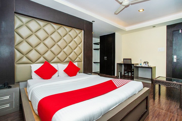 Room 6 of 18
