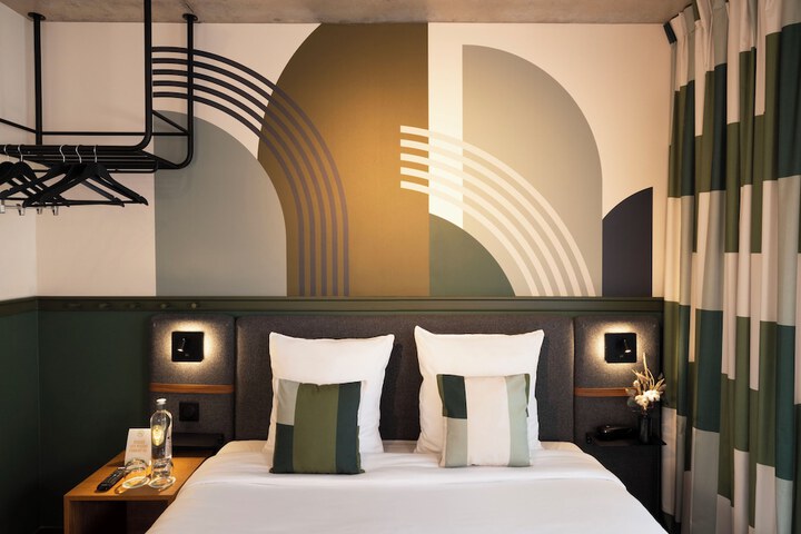 Room 45 of 93