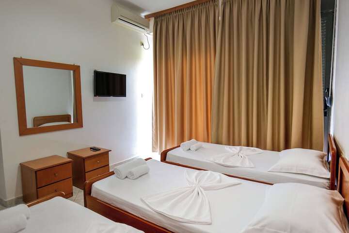 Room 5 of 89