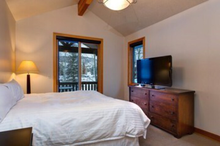 Room 33 of 36