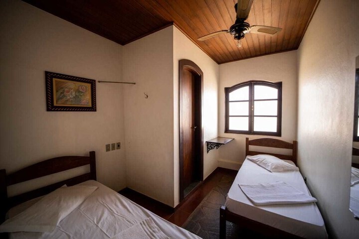 Room 4 of 34