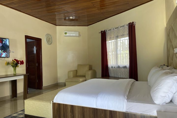 Room 72 of 124