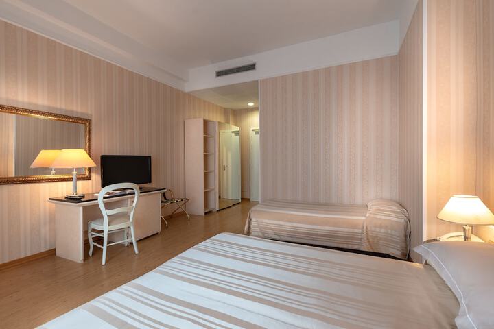 Room 28 of 53