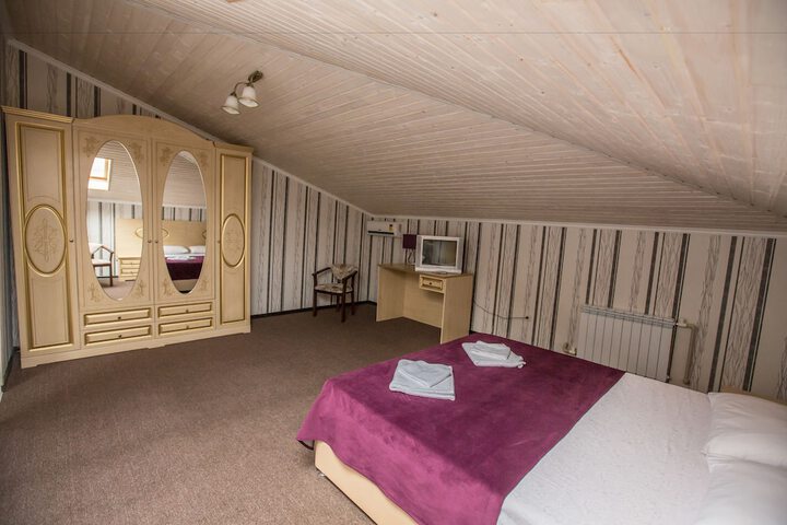 Room 2 of 64