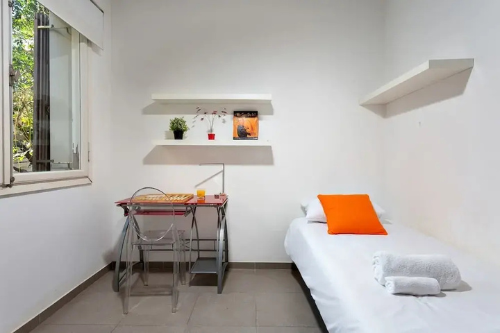 Room 4 of 13