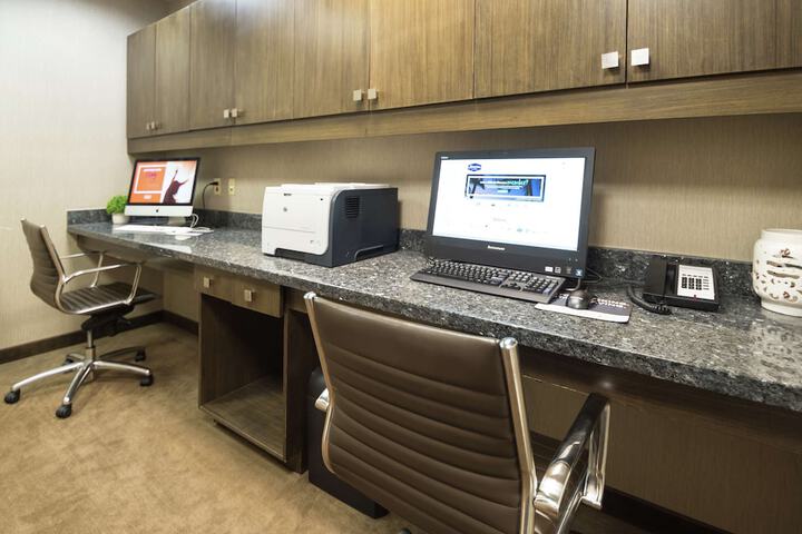 Business Center 67 of 71