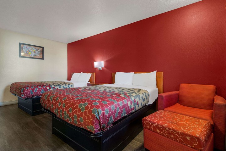 2 Double Beds (1 of 2)