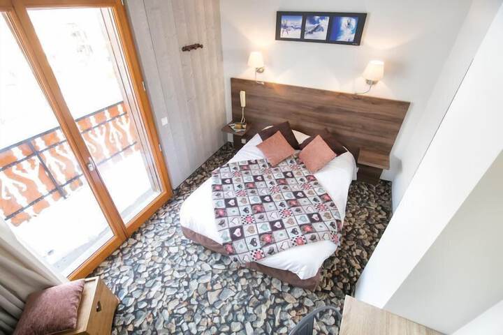 Room 14 of 37