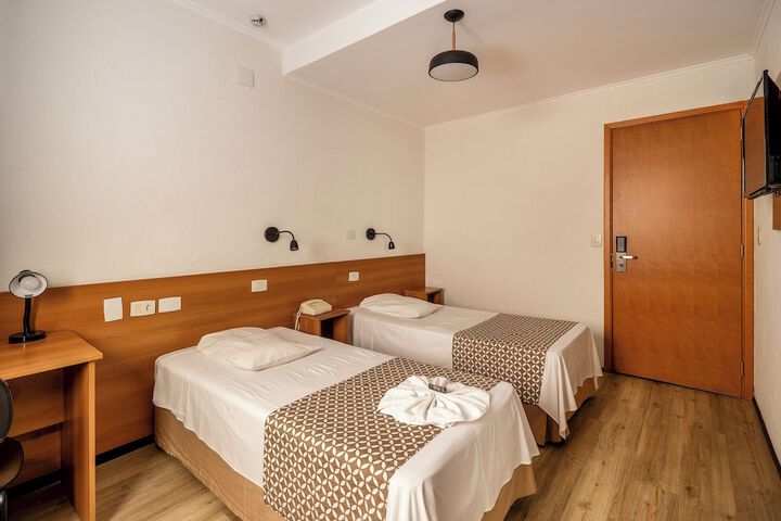 Room 15 of 38