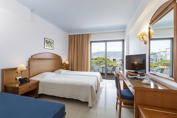 Room 15 of 83