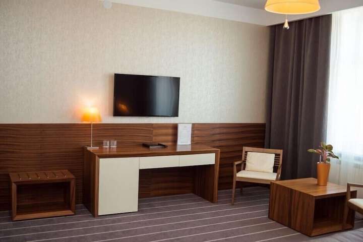 Room 19 of 34