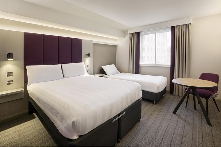 Room 4 of 20