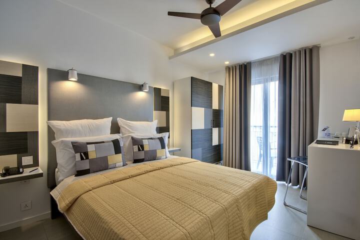 Room 14 of 100