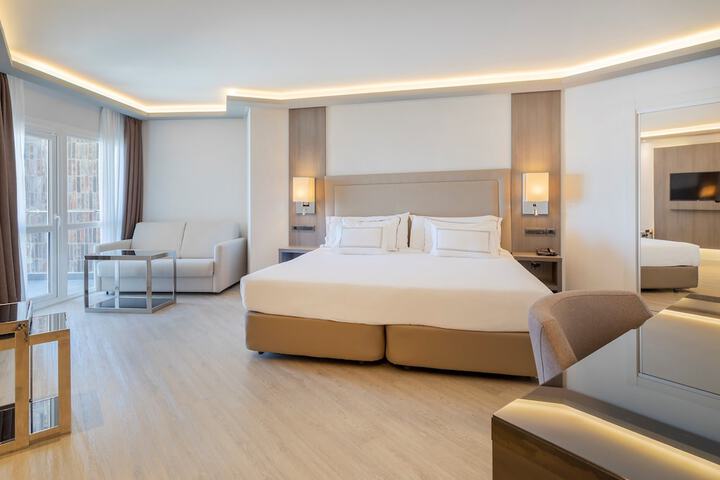 Room 10 of 145
