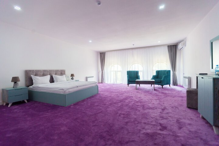 Room 4 of 42