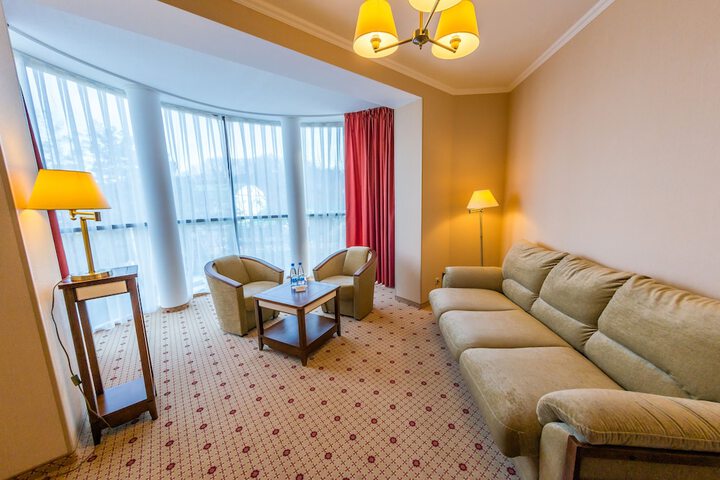 Room 27 of 46