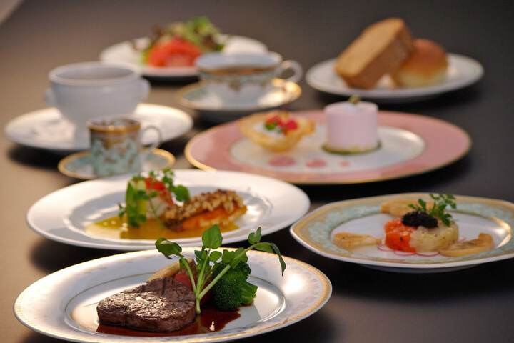 Dining 39 of 60