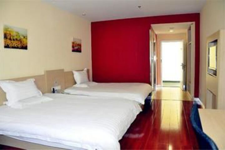 Room 7 of 18