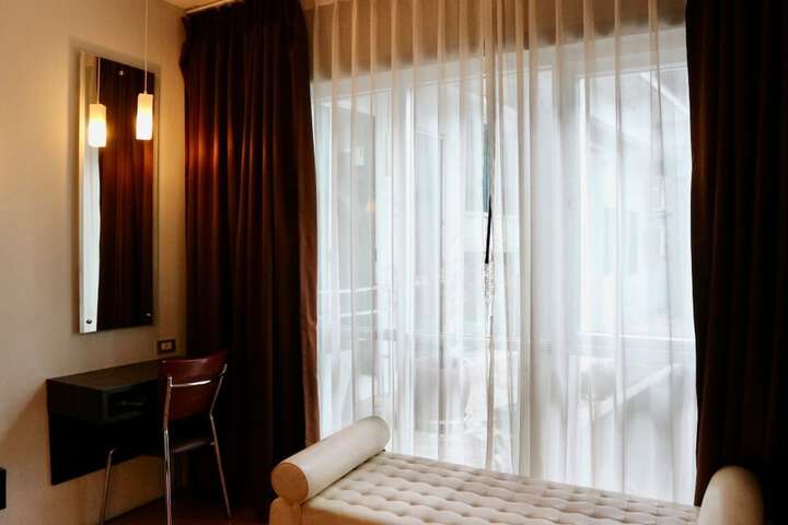 Room 11 of 30