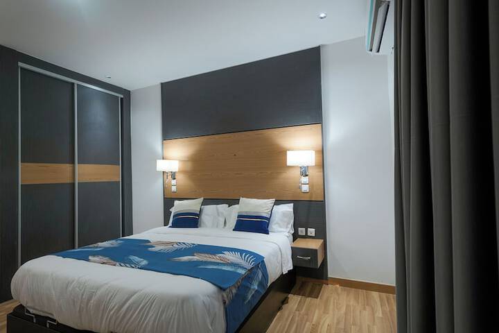 Room 32 of 66