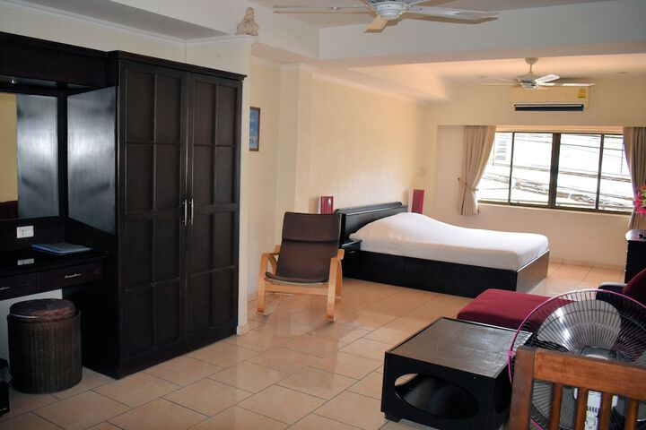 Room 8 of 38