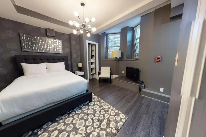 Room 3 of 9