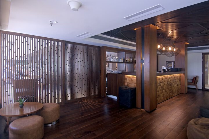 Lounge 85 of 130