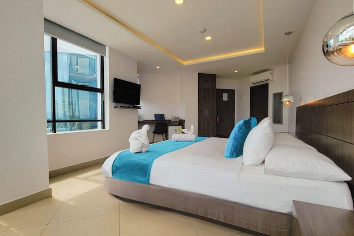 Room 17 of 36