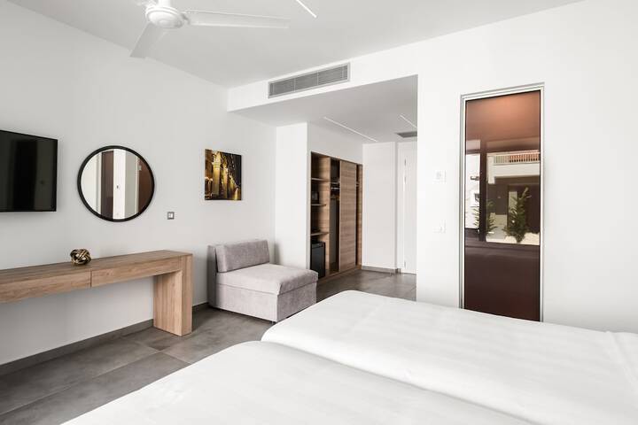 Room 73 of 266